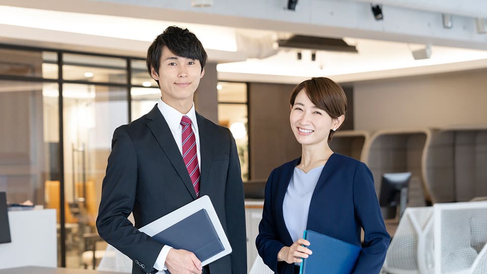 イベントについて打ち合わせをする担当者